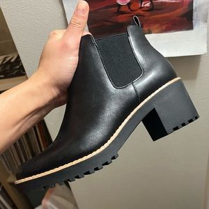 WATERPROOF BLACK BOOTS